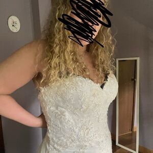 NWT Maggie Sottero Elegant Strapless Lace Wedding Dress with Train